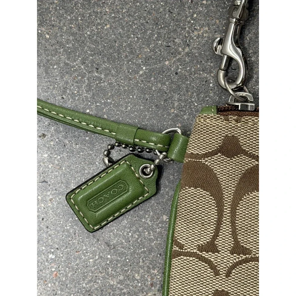 Coach Corner Women's Clutch Wallet with Wristlet - Light Khaki / Chalk (58035)